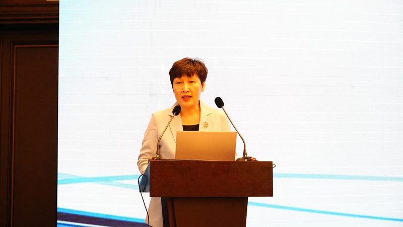 代办营业执照的价格通常由以下几个因素构成：